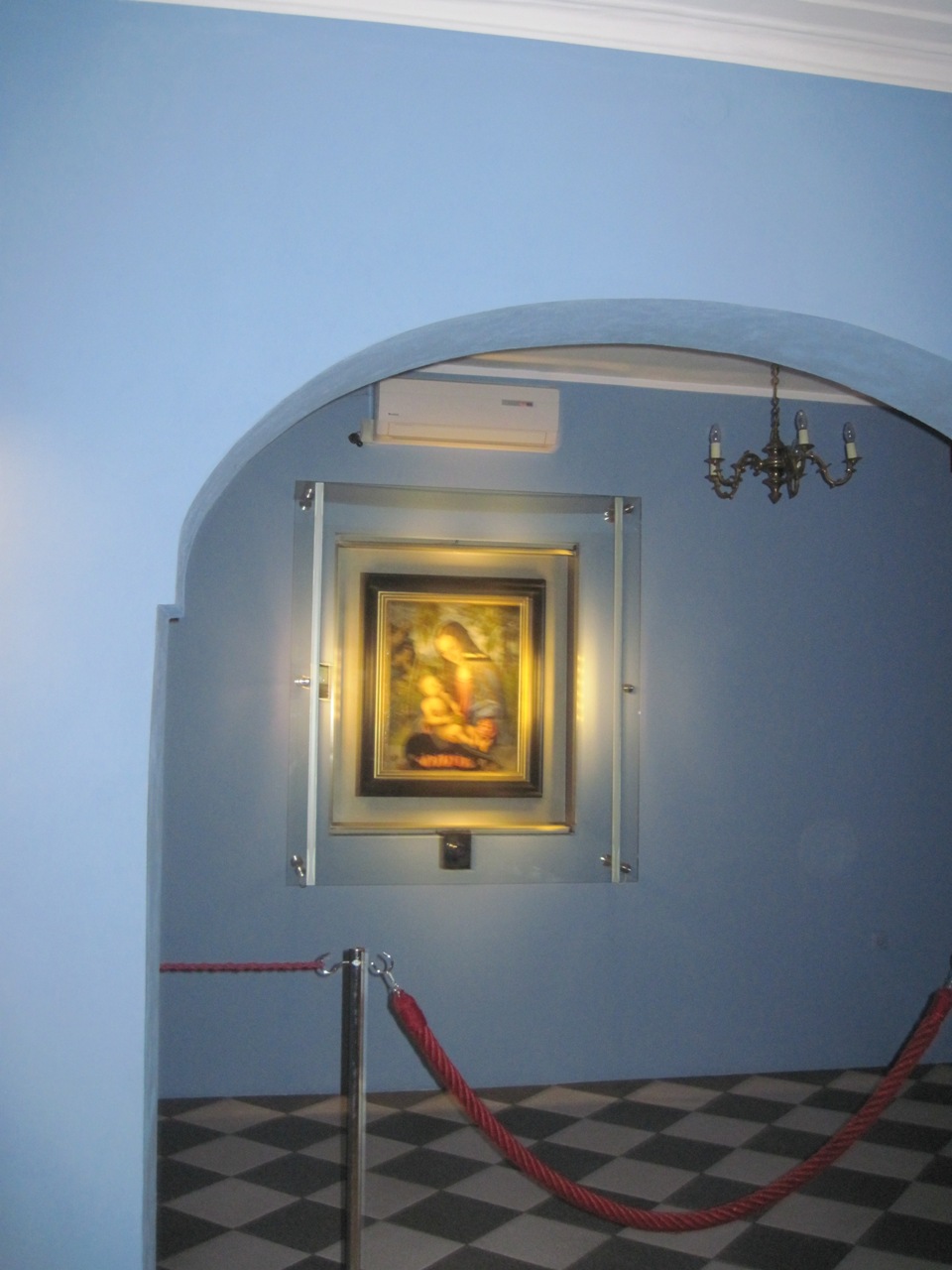 29- Breslavia-Quadro della Madonna con il Bambino con dietro uno sfondo di betulle e abete nel Museo Arcidiocesano